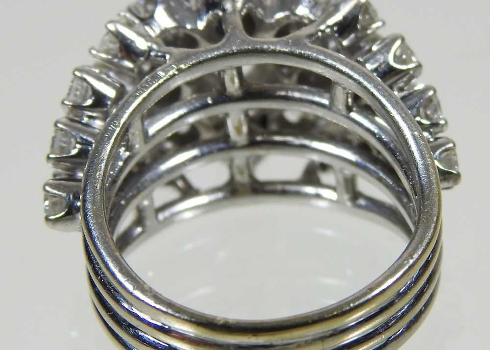 A diamond ring - Image 4 of 7
