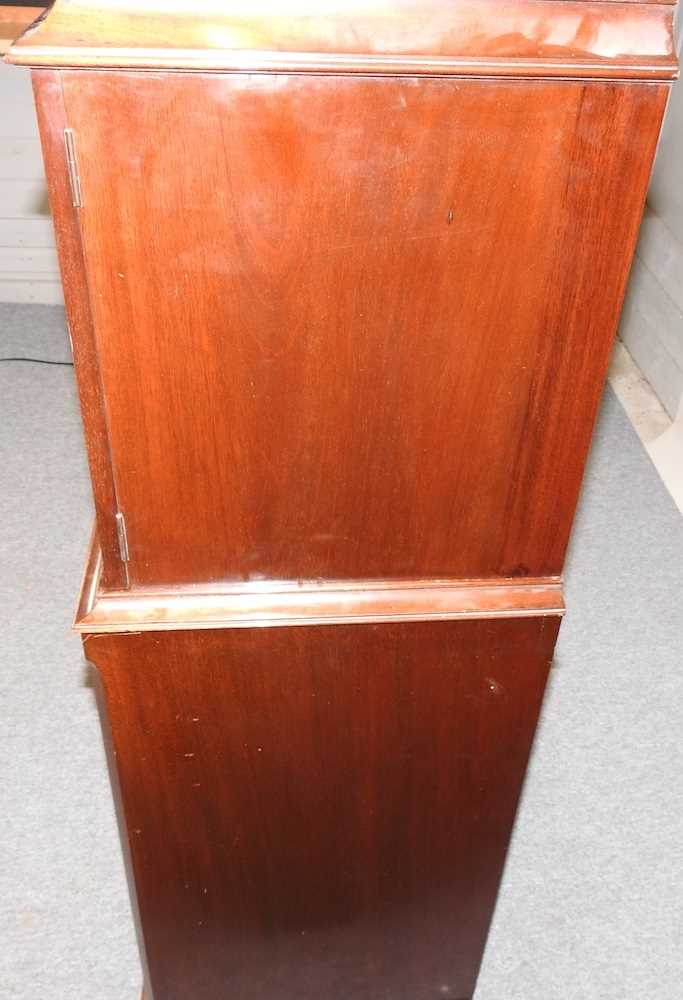 A cabinet on chest - Image 3 of 5