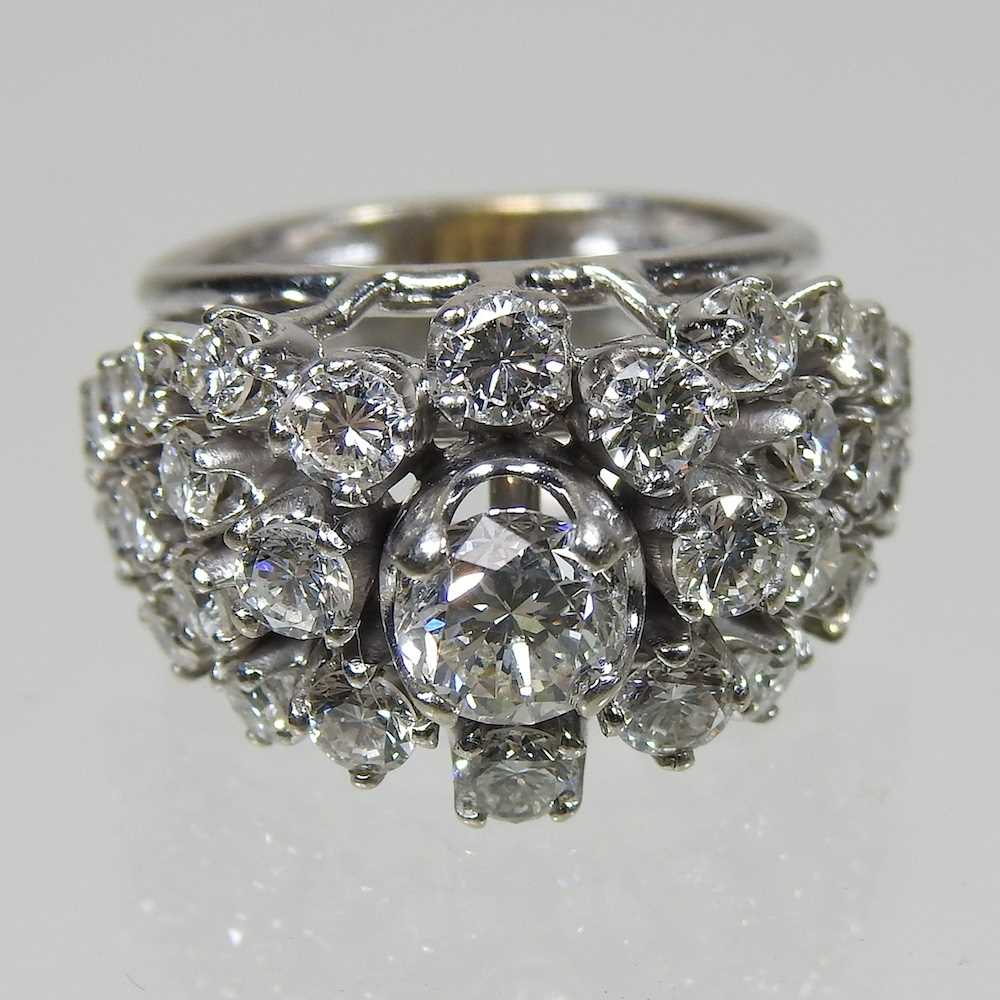 A diamond ring - Image 2 of 7