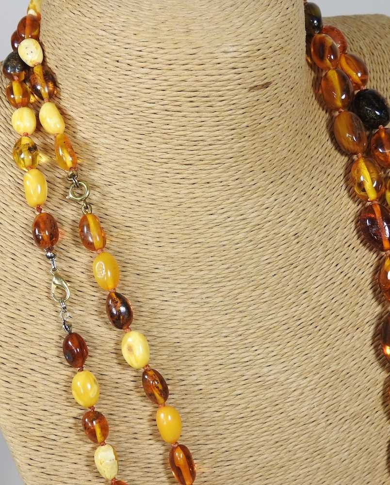 Various amber jewellery - Image 2 of 9