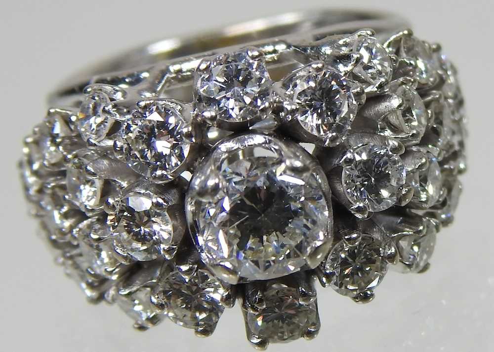 A diamond ring - Image 5 of 7