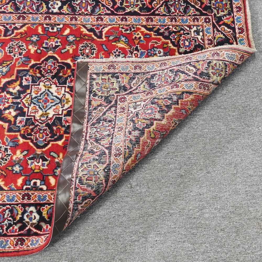 A Persian rug - Bild 2 aus 2