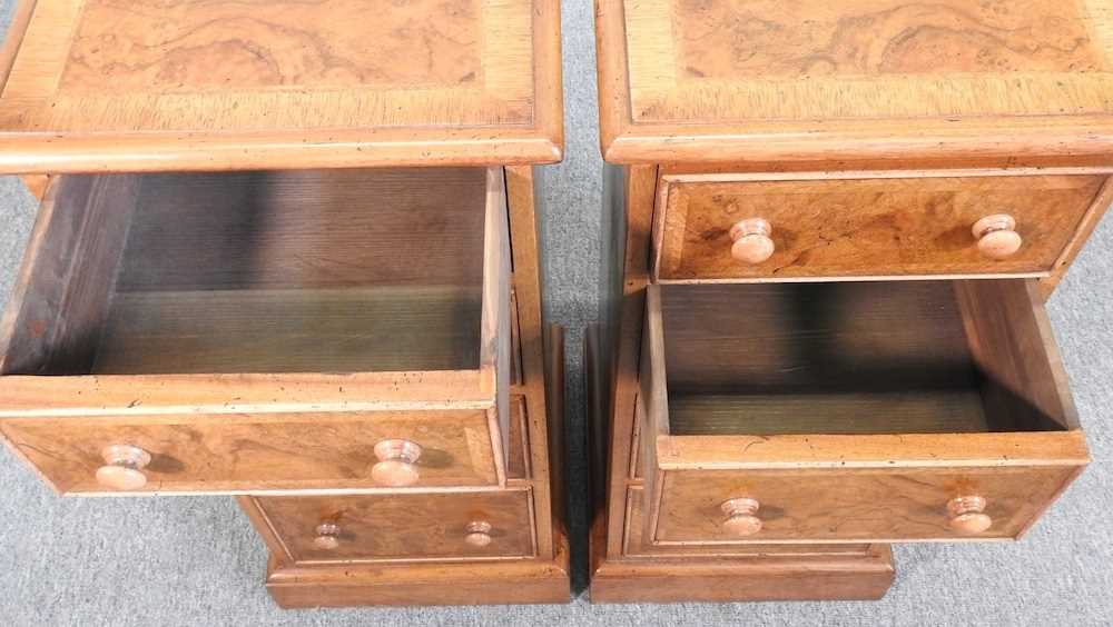 A pair of walnut bedside chests - Image 3 of 5