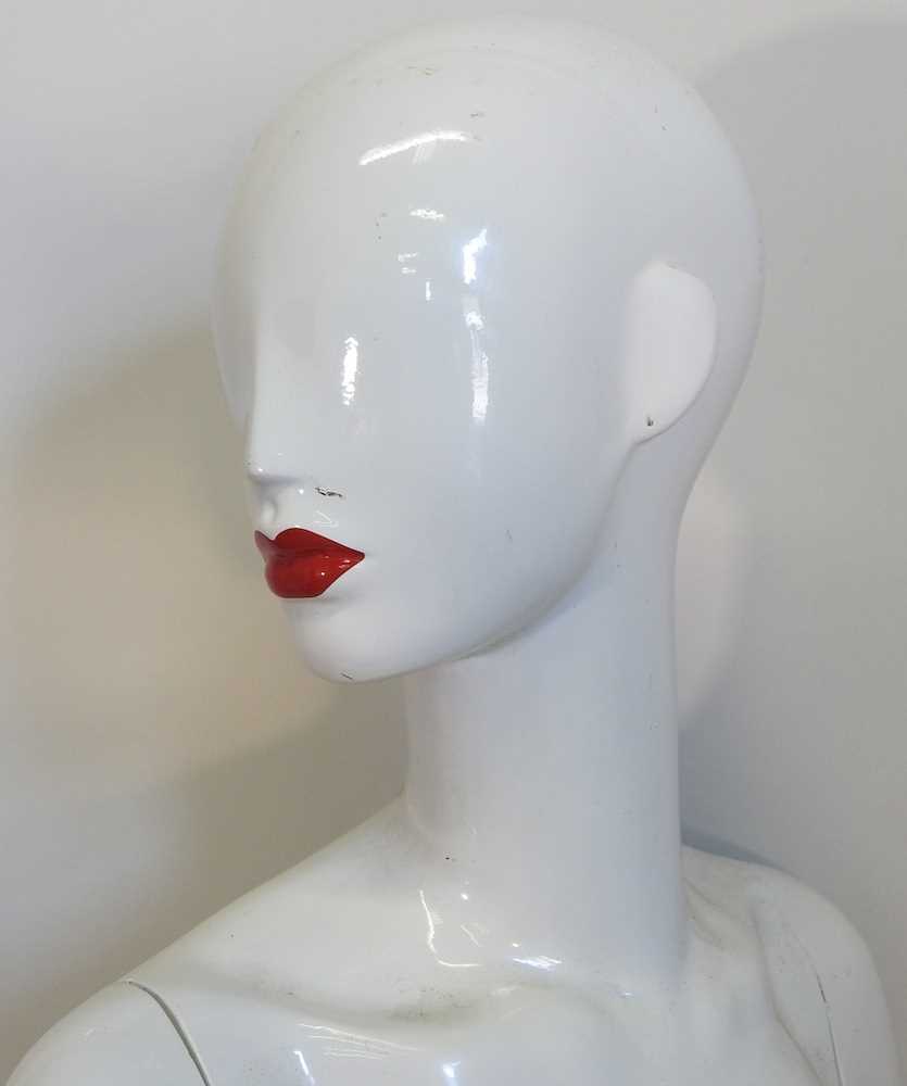 A mannequin - Image 2 of 4