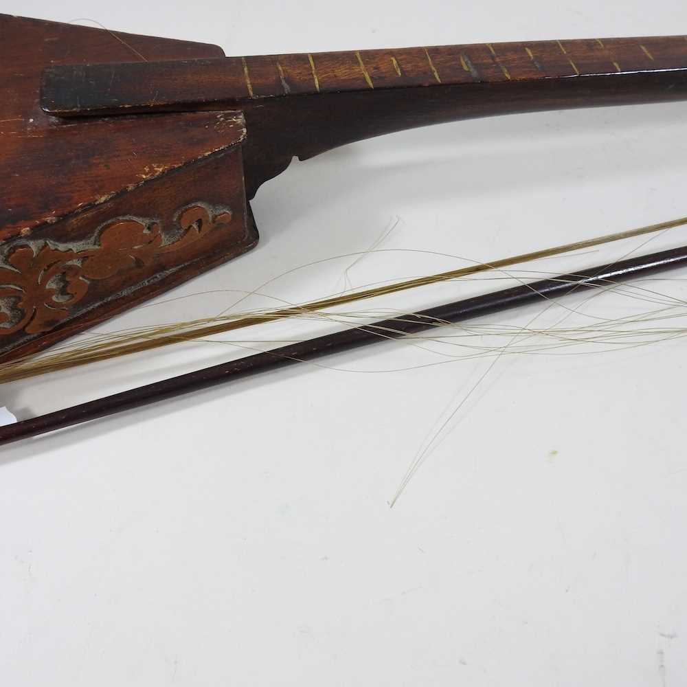 A one string fiddle and bow - Image 4 of 7