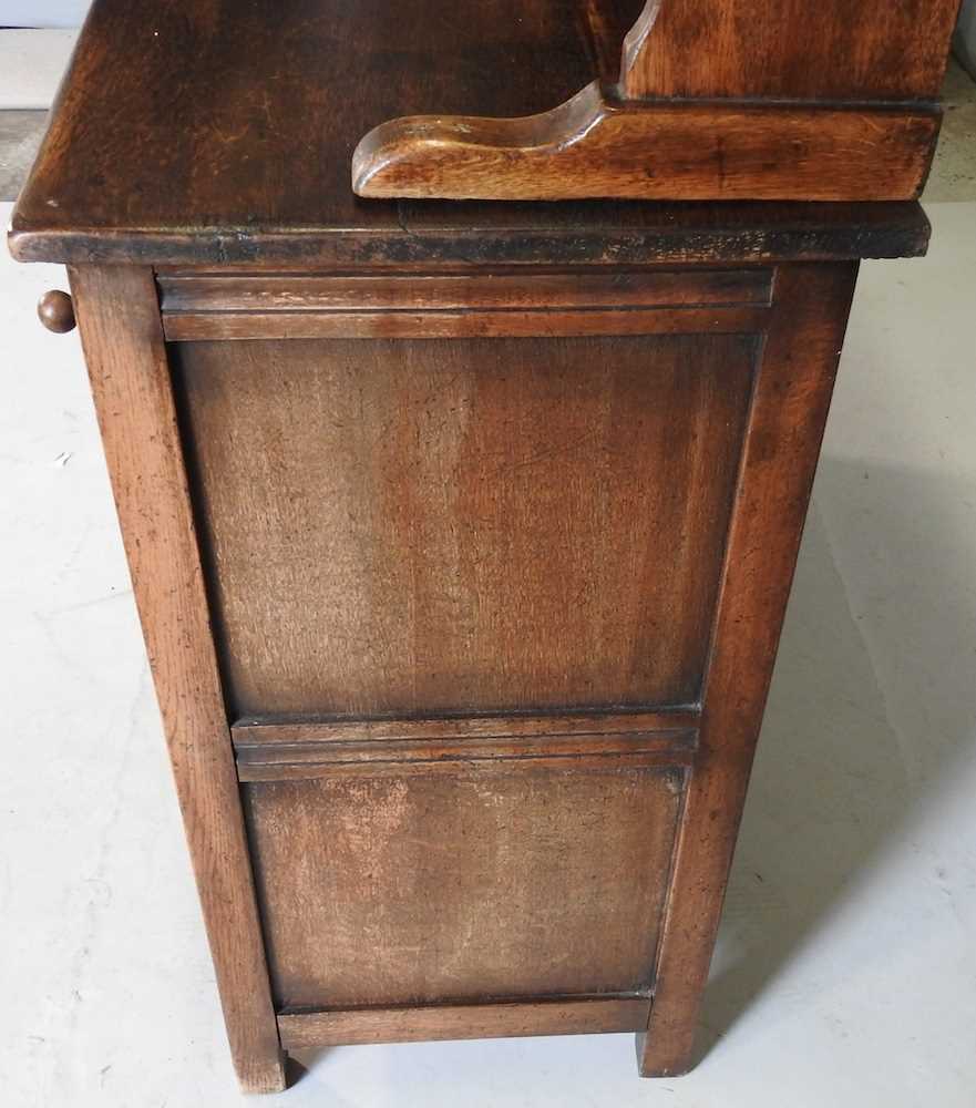 An oak dresser - Image 4 of 6