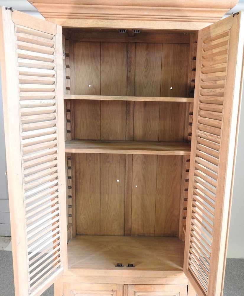 An oak cabinet - Image 2 of 7