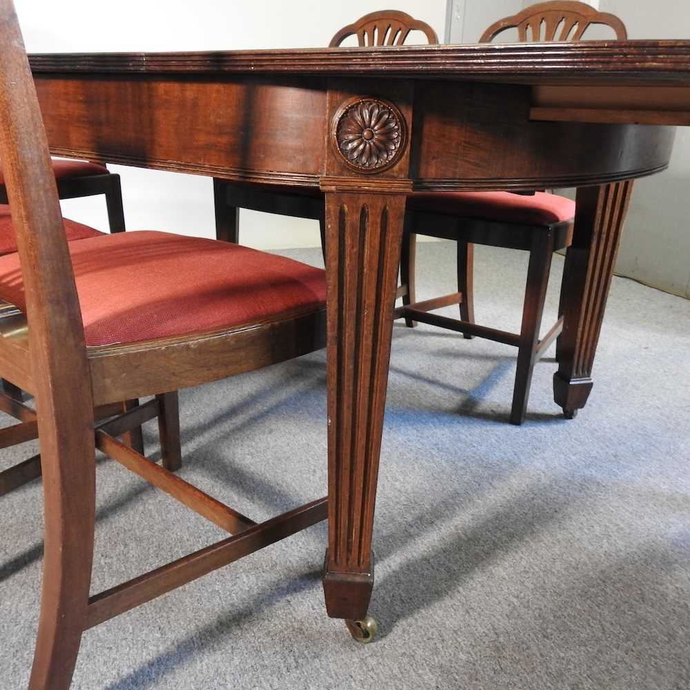 An Edwardian dining table and chairs - Image 4 of 5