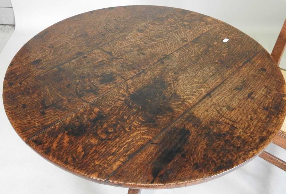 A George III table and chair - Image 2 of 6