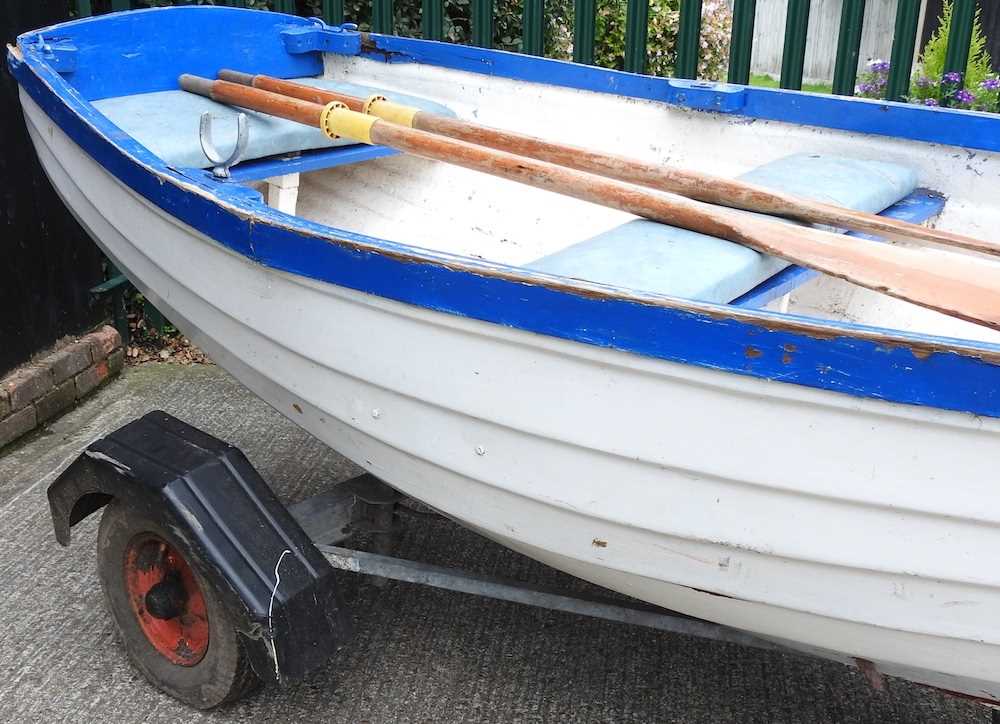A rowing boat with trailer - Image 5 of 7