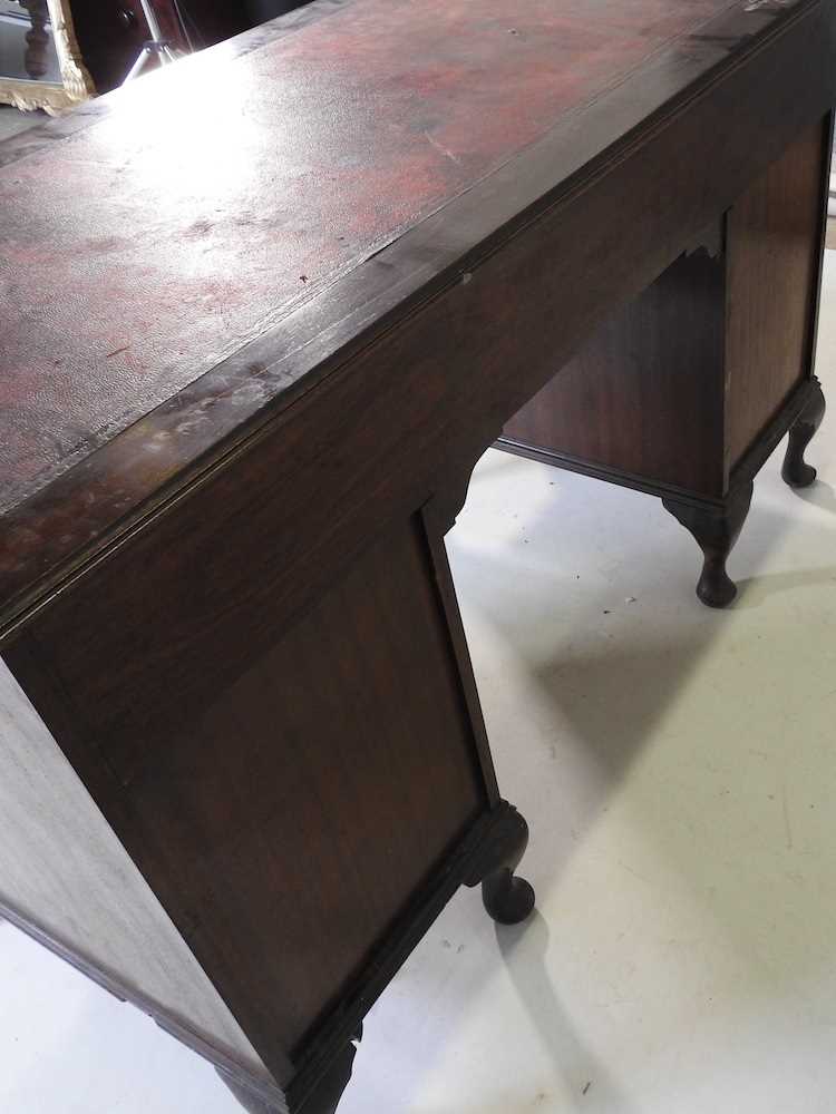 A reproduction pedestal desk - Image 5 of 5