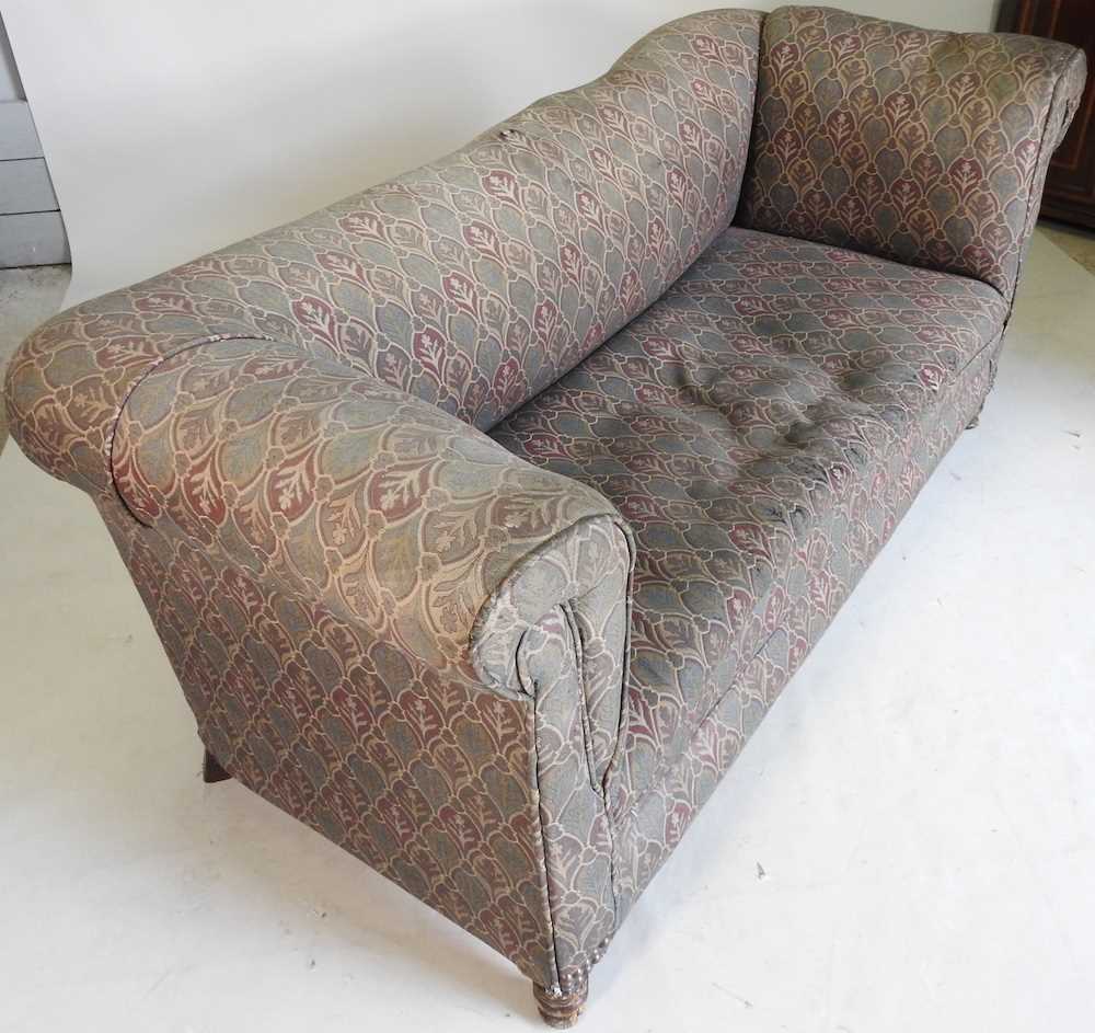 An early 20th century chesterfield sofa - Image 2 of 6