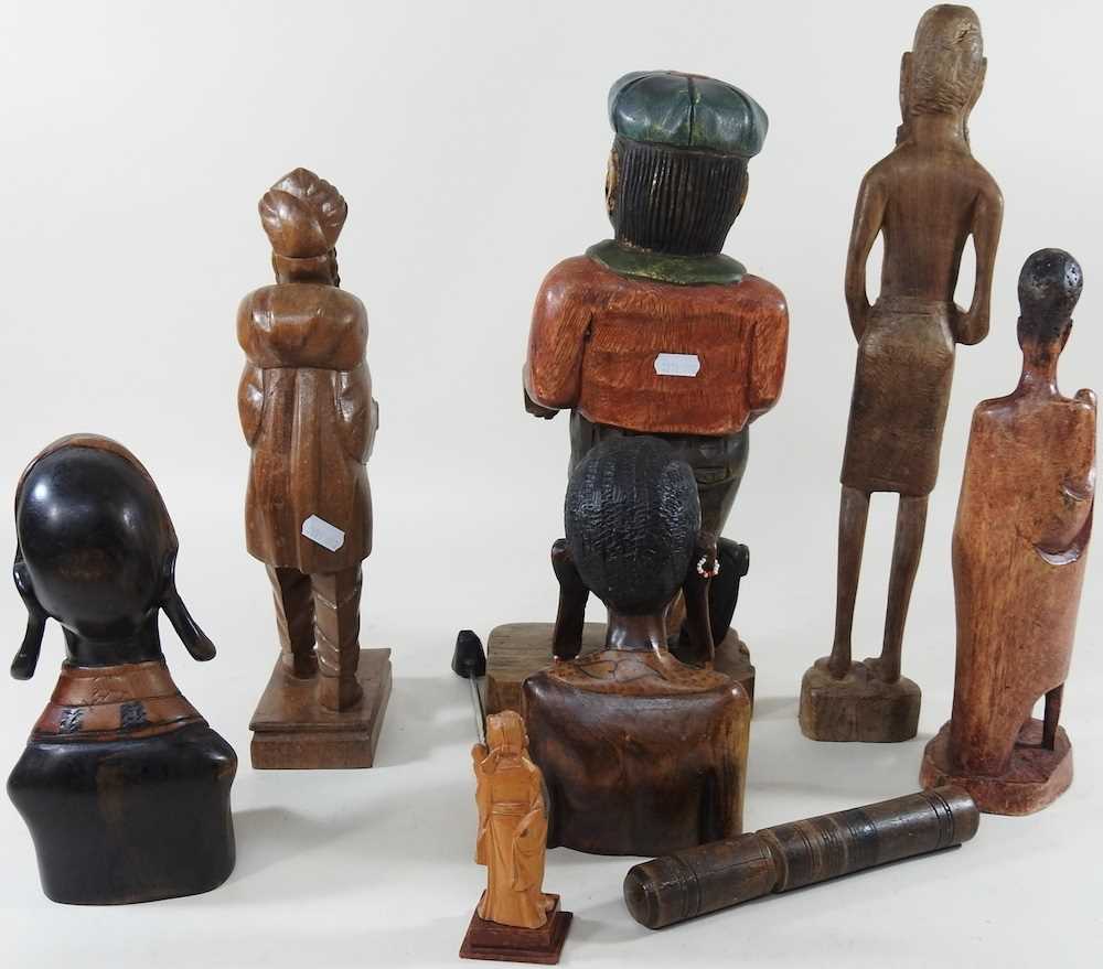 A collection of wooden carvings - Image 7 of 8