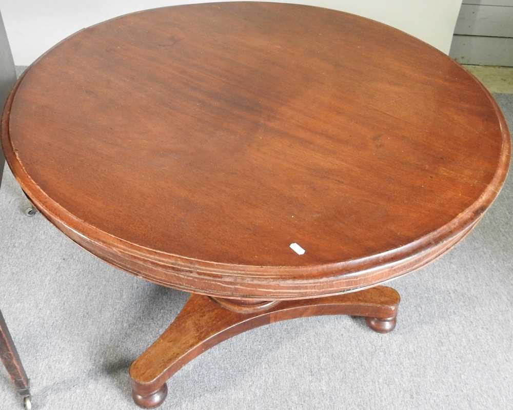 A Victorian table and a pembroke table - Image 2 of 5