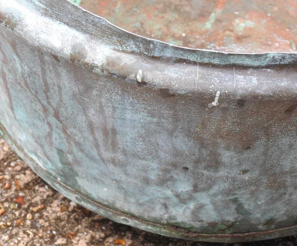 A copper cauldron - Image 6 of 6