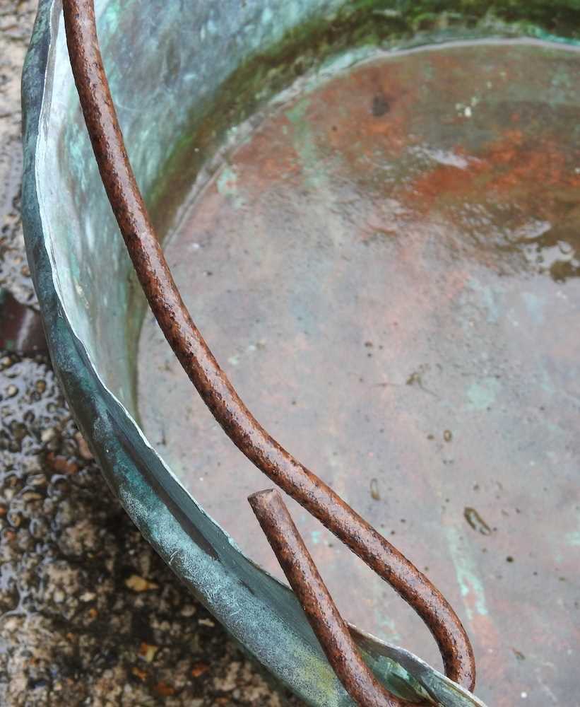 A copper cauldron - Image 4 of 6