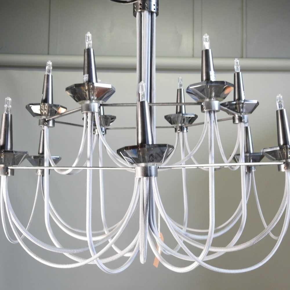 A pair of modern chandeliers - Image 2 of 6
