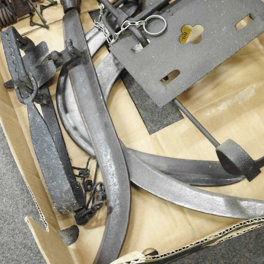 A collection of traps and tools - Image 2 of 3