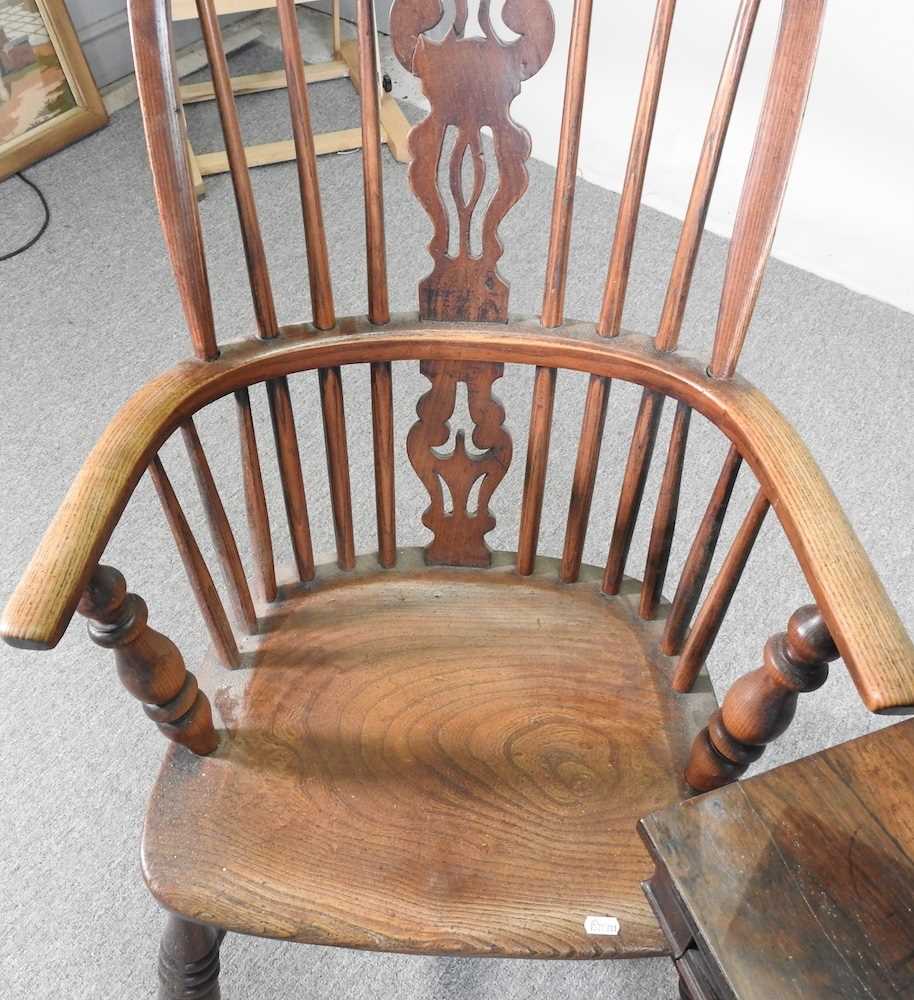 A windsor chair and table - Image 4 of 6