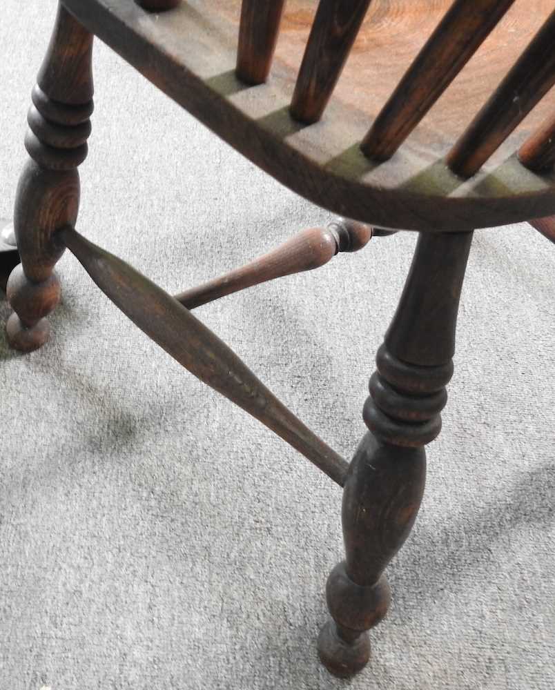 A windsor chair and table - Image 6 of 6