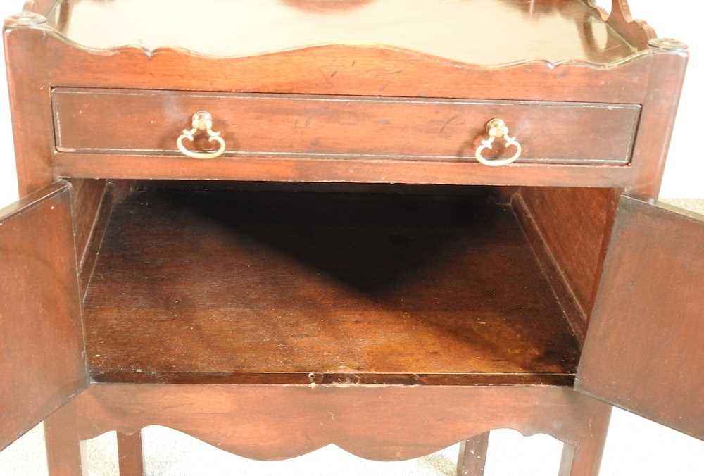 A tray top cupboard - Image 4 of 5