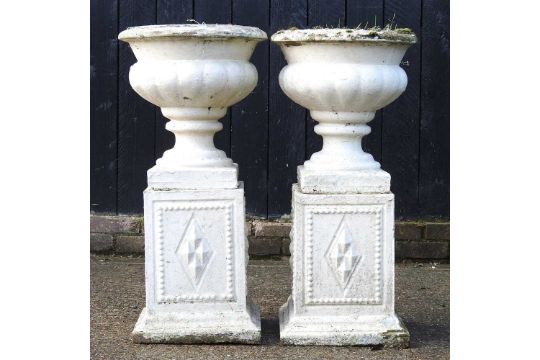 A pair of garden urns - Image 1 of 5