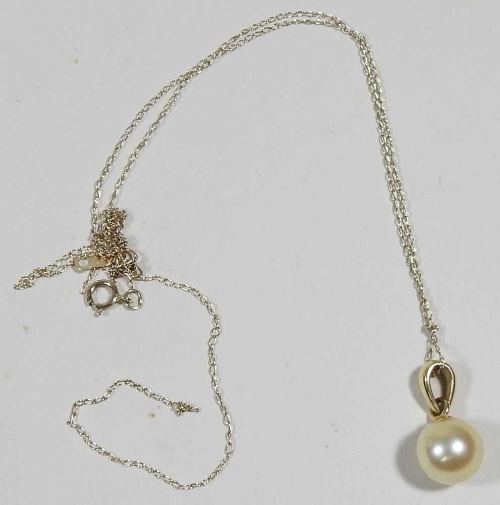 A large filigree pendant necklace, together with a crystal necklace and a simulated pearl four - Image 6 of 7