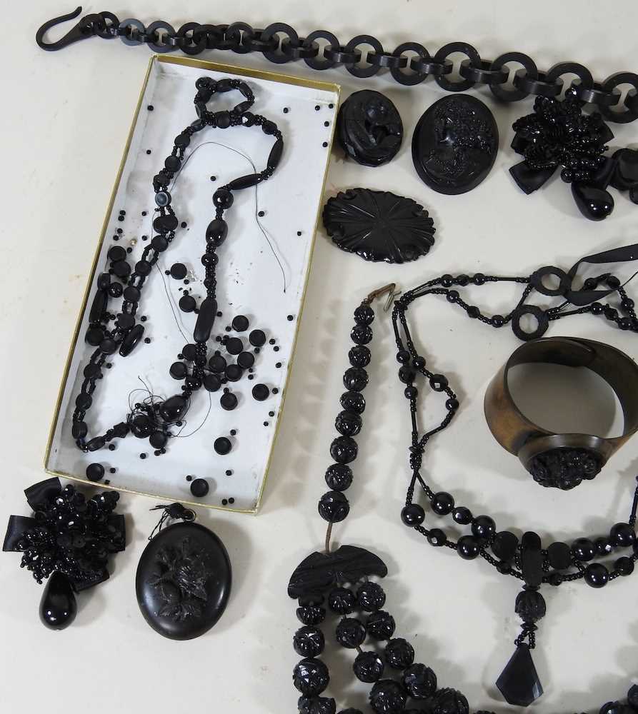 A Victorian carved jet necklace, together with a collection of jet and other jewellery - Image 3 of 5
