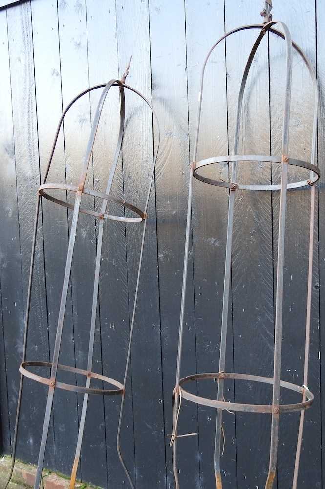 A pair of metal garden spires, approx, 212cm (2) - Image 2 of 3