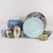 A collection of oriental porcelain, to include Imari and vases