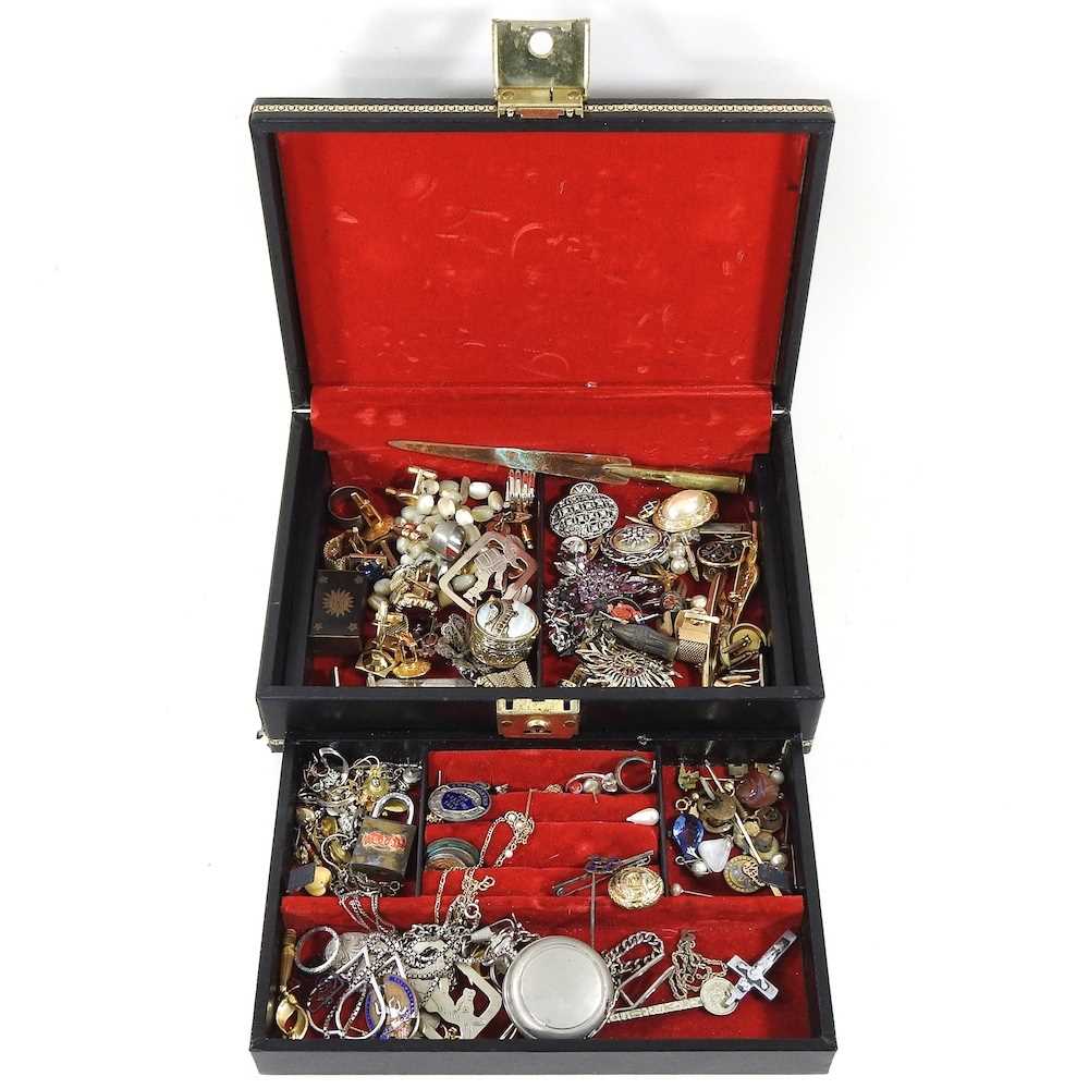 A jewellery box, containing costume jewellery, to include cufflinks, brooches and beads