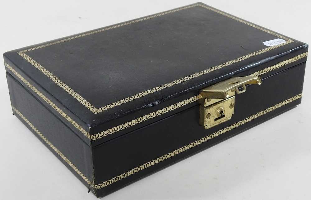 A jewellery box, containing costume jewellery, to include cufflinks, brooches and beads - Image 4 of 4