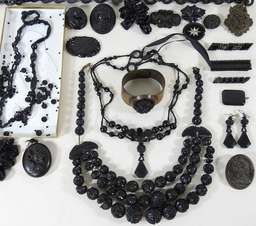 A Victorian carved jet necklace, together with a collection of jet and other jewellery - Image 4 of 5