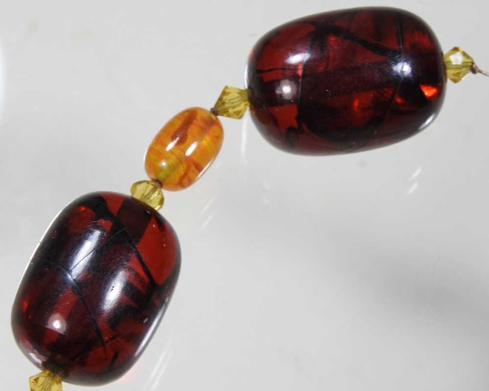 A large two colour amber bead necklace, set with alternating oval beads, 42cm long Largest beads 3cm - Image 3 of 4