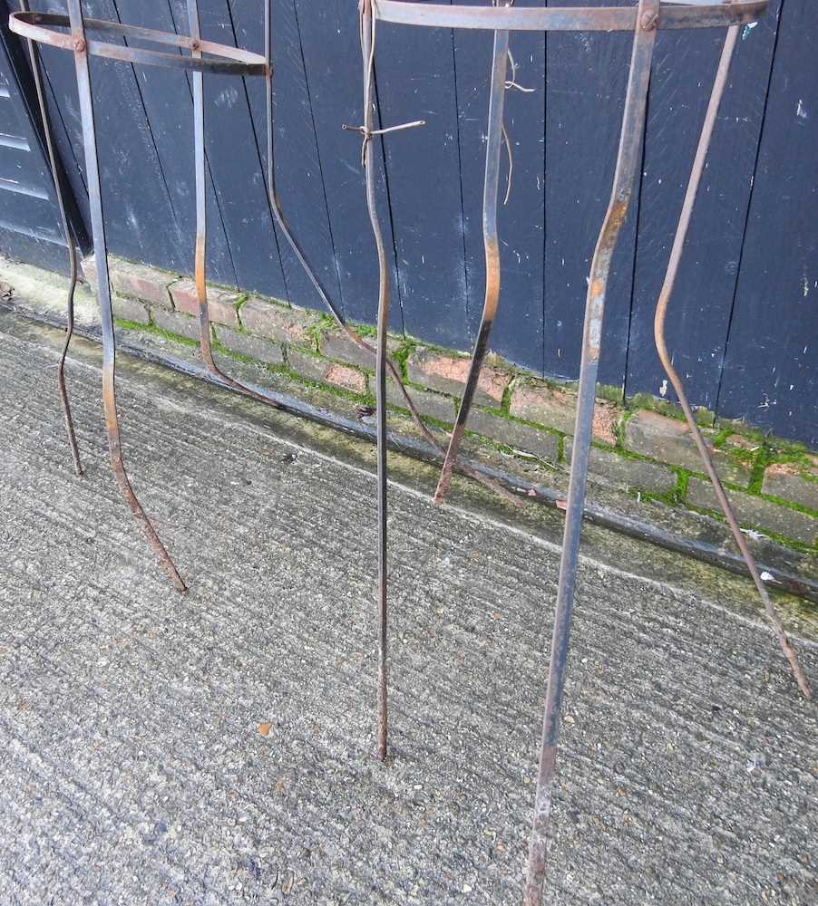 A pair of metal garden spires, approx, 212cm (2) - Image 3 of 3