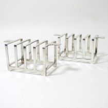 A pair of Art Deco silver plated five bar toast racks, 11cm wide (2)