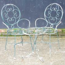 A metal garden table and pair of chairs (3)