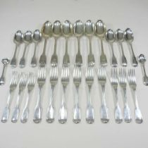 A George IV silver fiddle and thread pattern part table service, comprising six table forks, 489g,