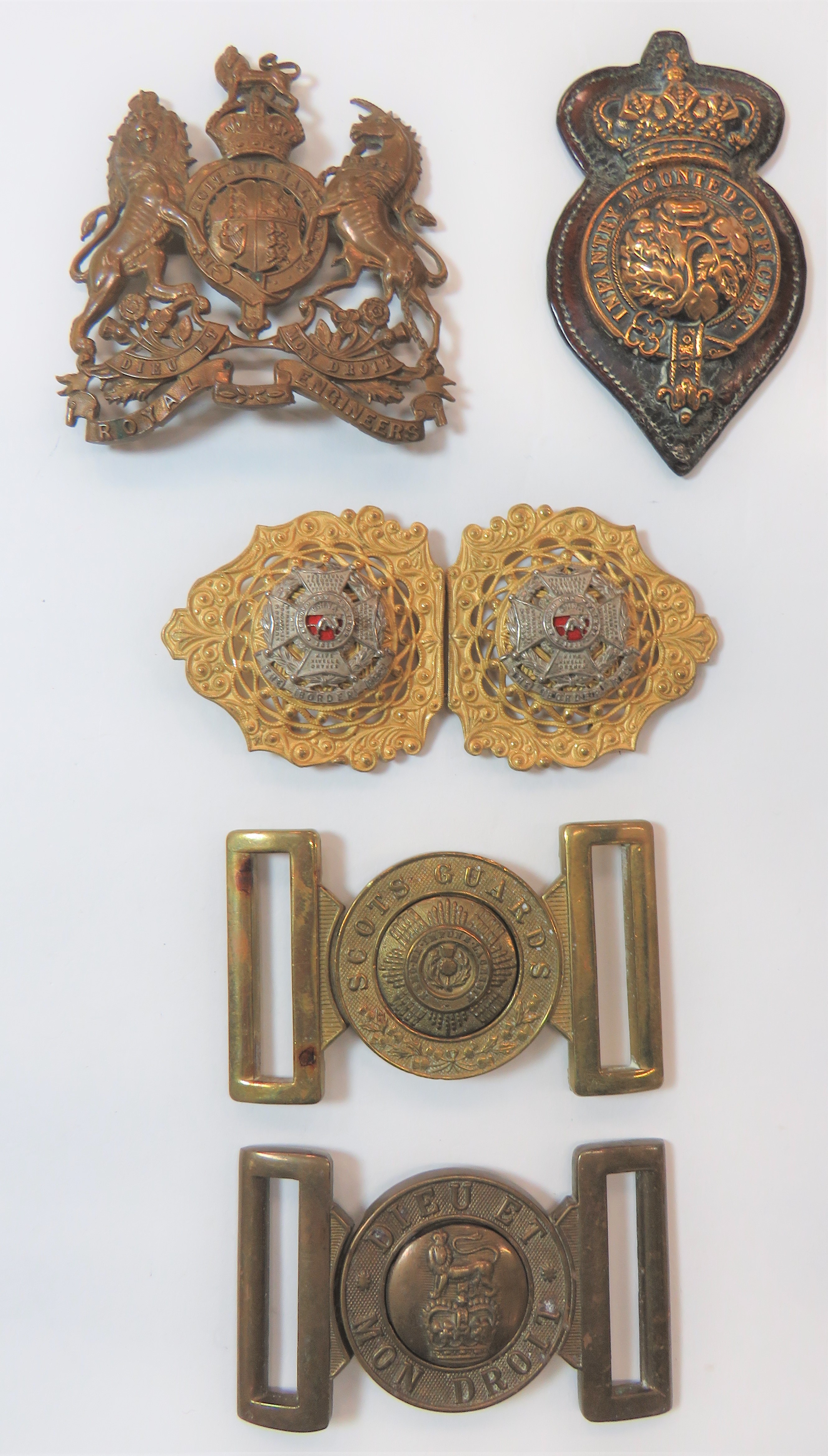 Selection of Badges and Buckles consisting brass KC Royal Engineers Home Service helmet plate ...