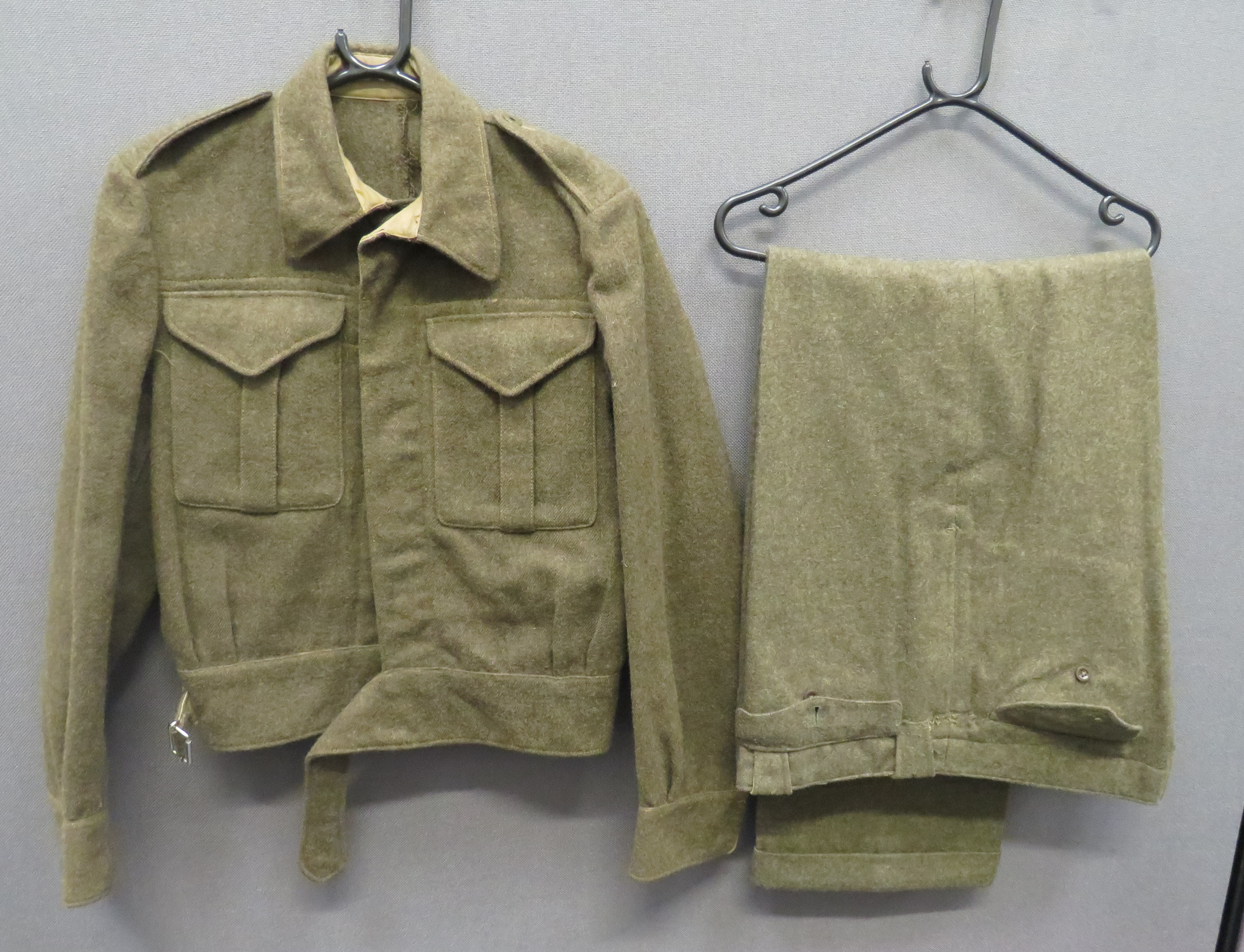 1945 Dated Canadian Battledress Jacket khaki green, single breasted, closed collar, short jacket.