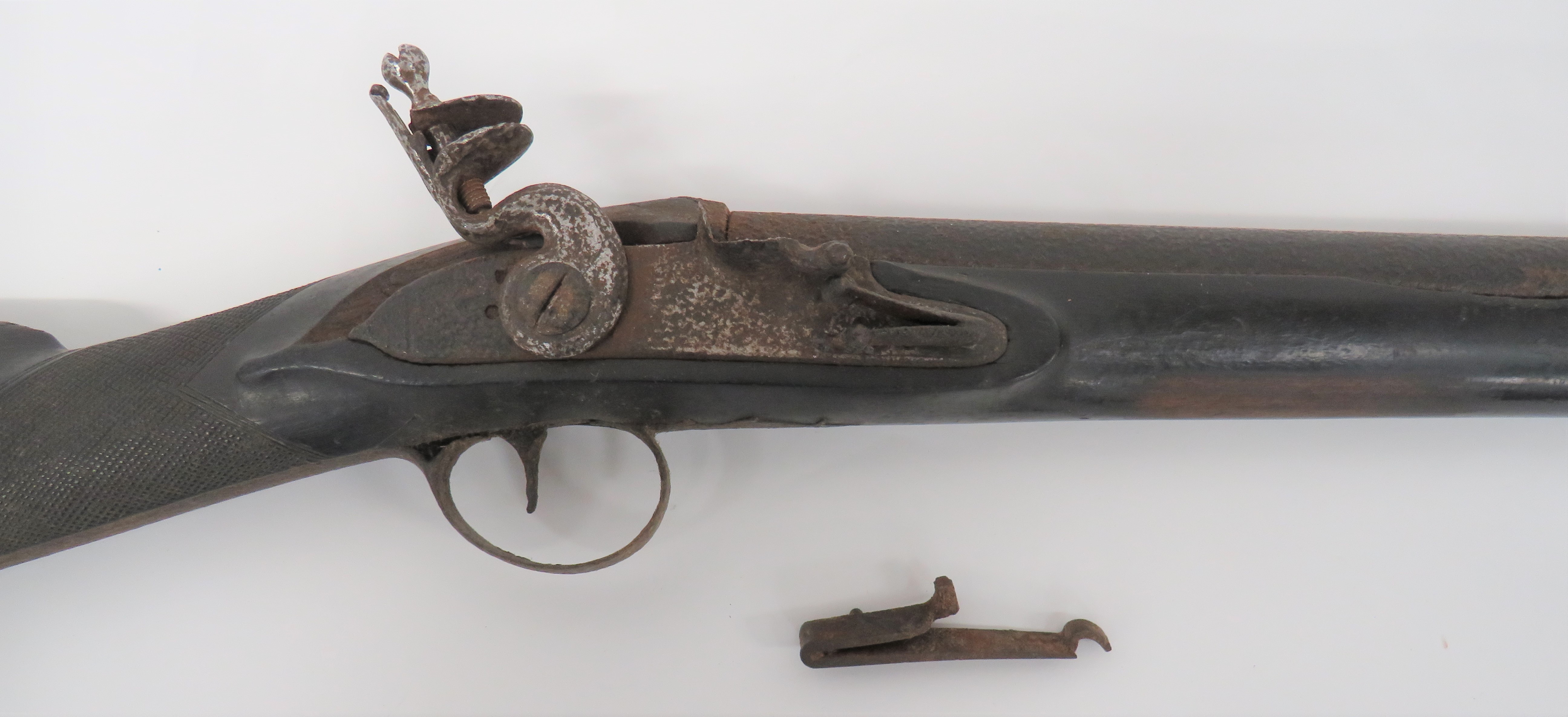 Late 18th Century Flintlock Shotgun In Need Of Restoration 16 bore, 35 1/2 inch barrel with lower - Image 2 of 2