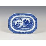 A Chinese export blue and white octagonal platter Qianlong period (1736-1795), painted with a palace