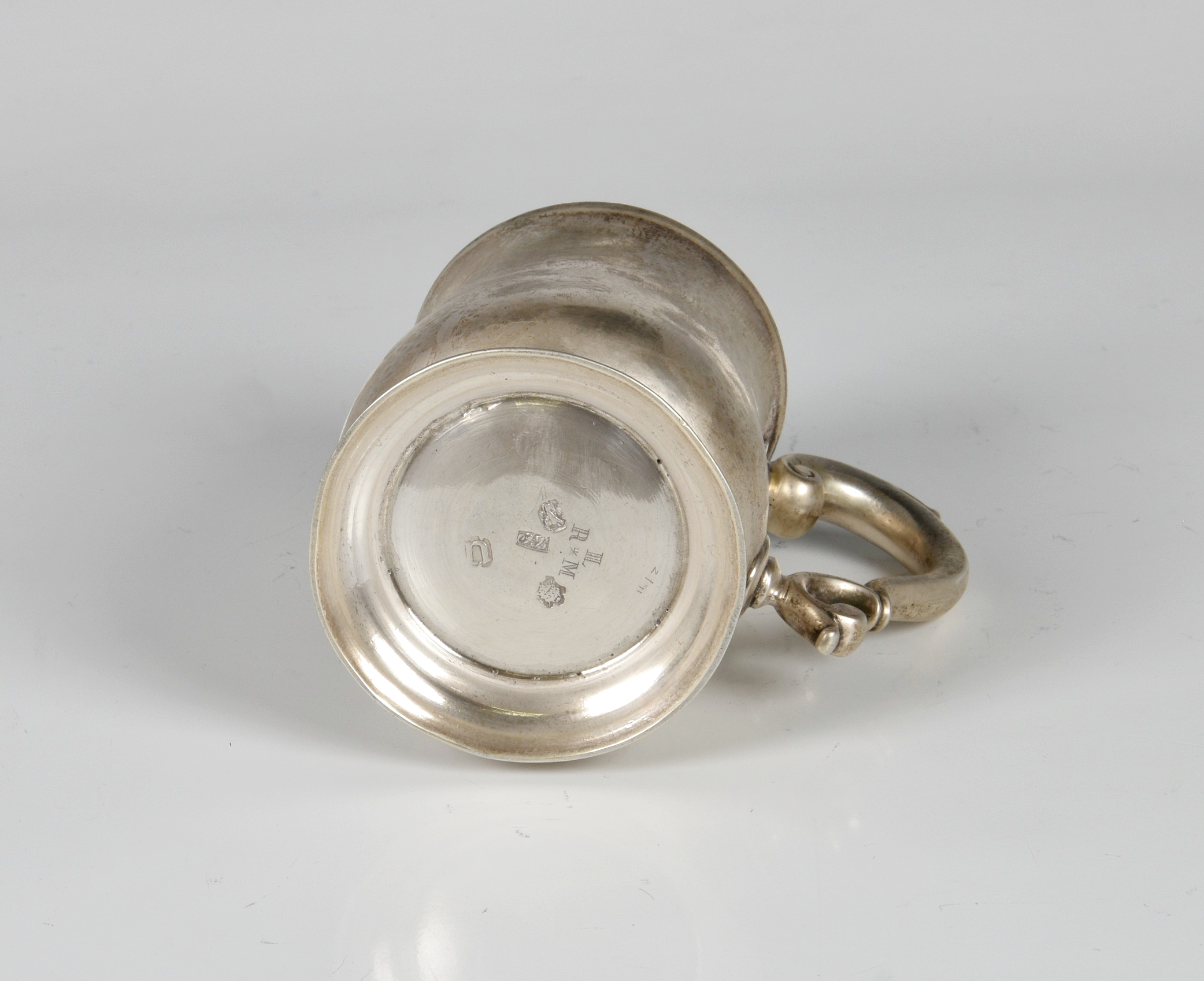 A George II silver half pint beer mug John Barbe, London, 1755, of baluster form with slightly - Image 2 of 2