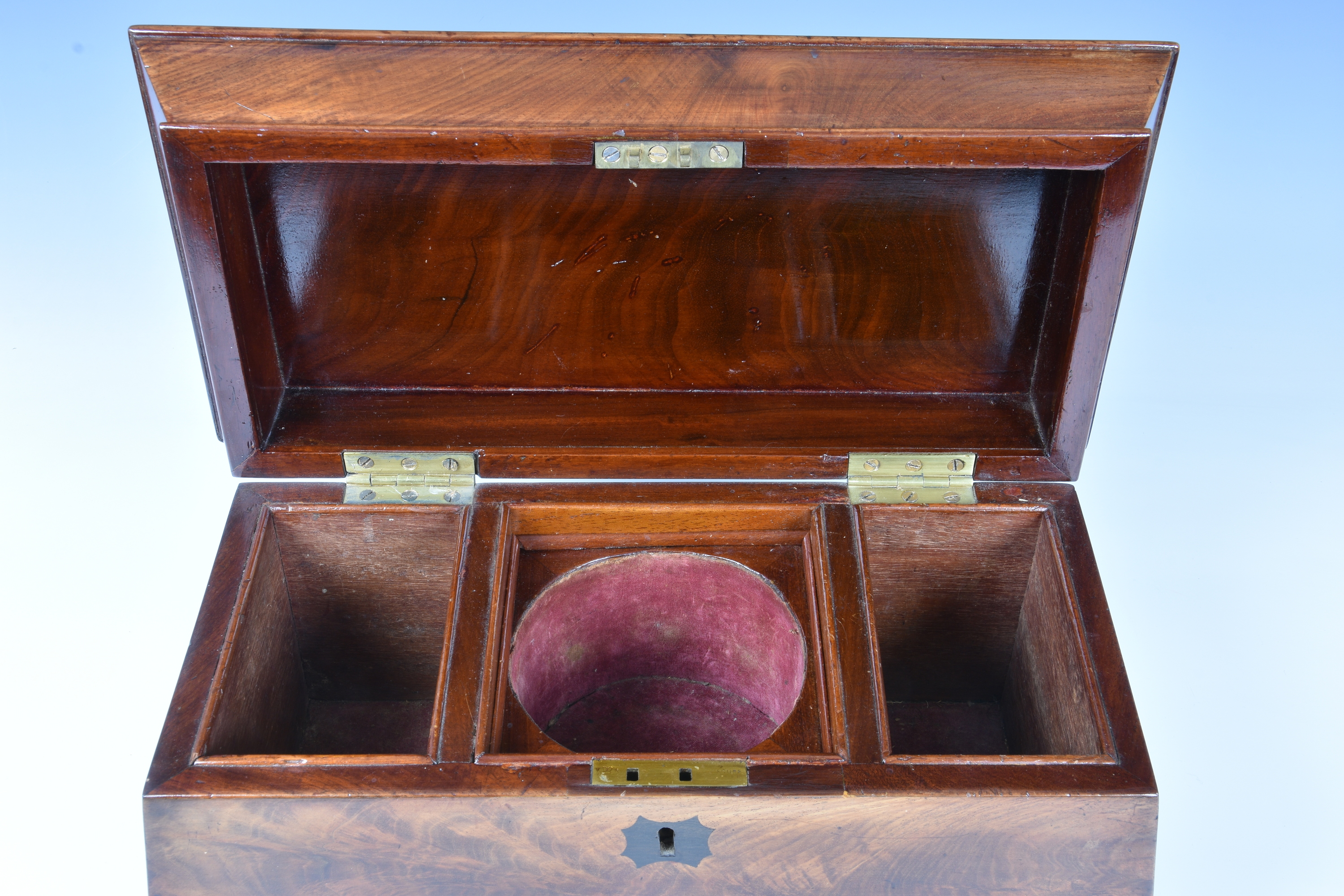 A mid-19th century mahogany tea caddy, of sarcophagus form, with VR lock plate and inlaid - Image 4 of 4