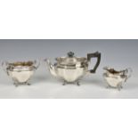 A Scottish three piece silver bachelor's tea service, Hamilton & Inches, Edinburgh, 1906, of