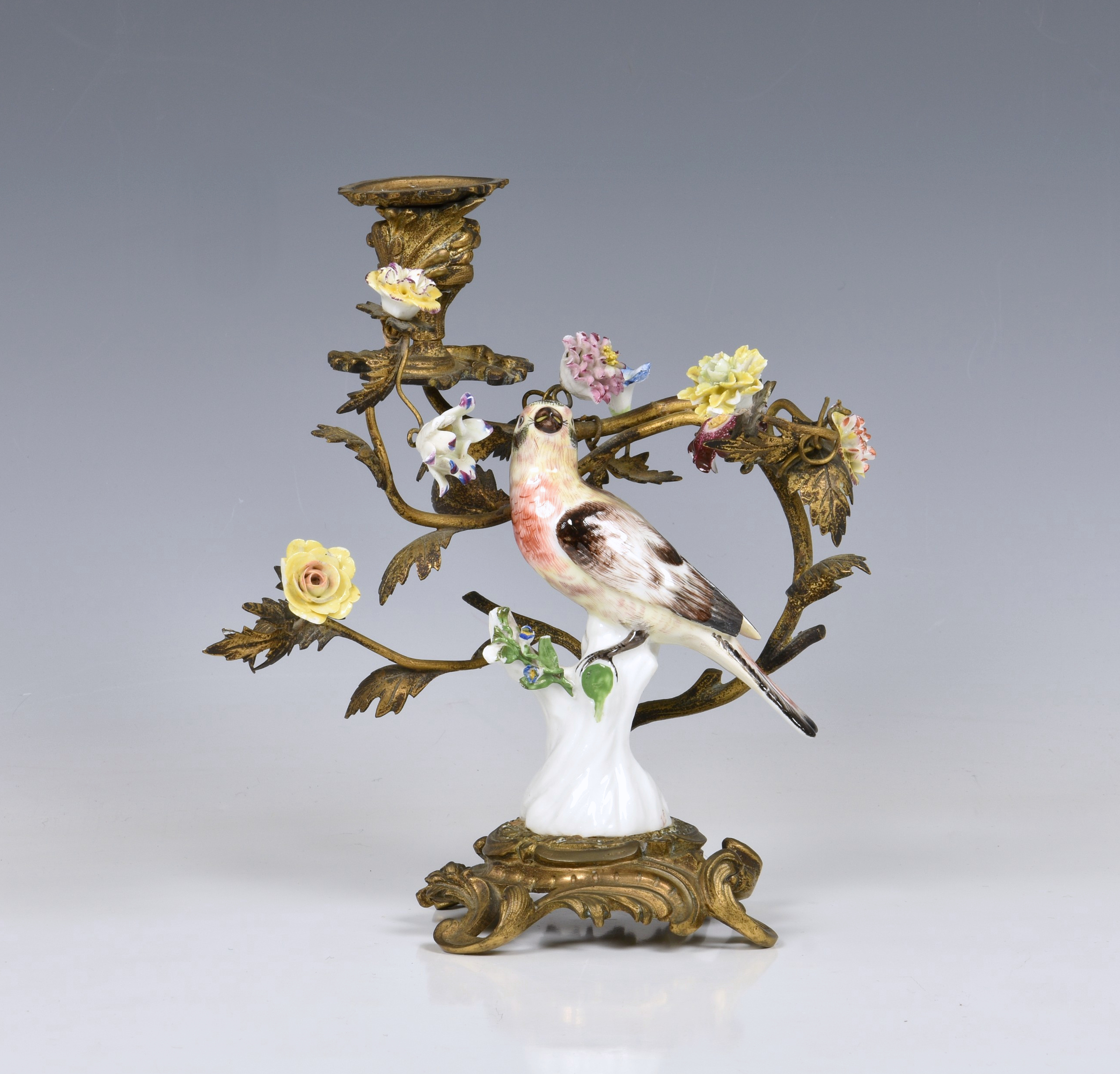 A Samson porcelain ormolu-mounted bird candlestick, 19th century, composed of a porcelain bird - Image 4 of 4