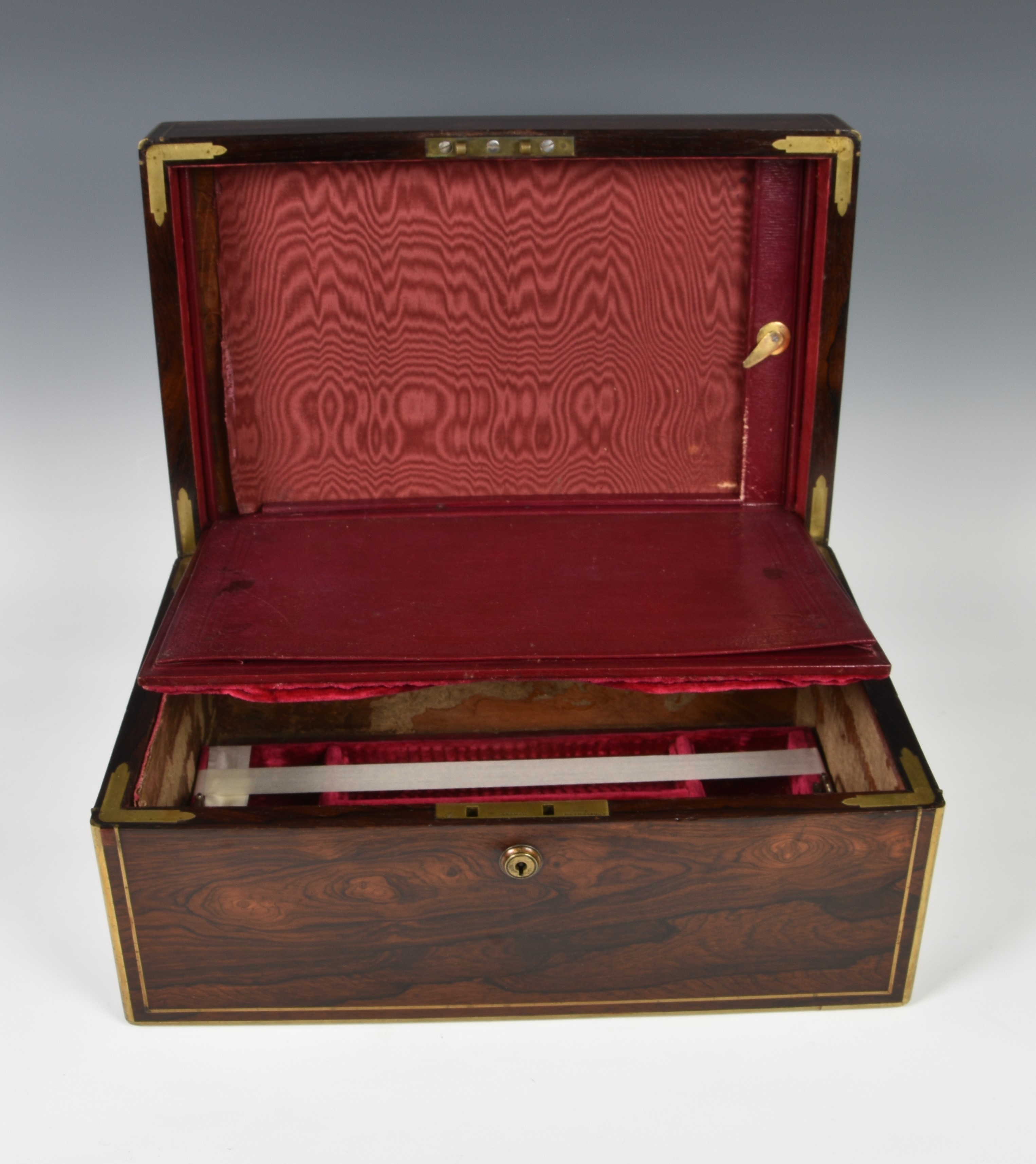 A good quality George IV brass bound rosewood jewellery box, by L. Leuchars of 38, Piccadilly, - Image 6 of 6