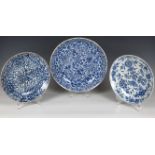 A Chinese export blue and white saucer dish, 18th / early 19th century, with all over decoration