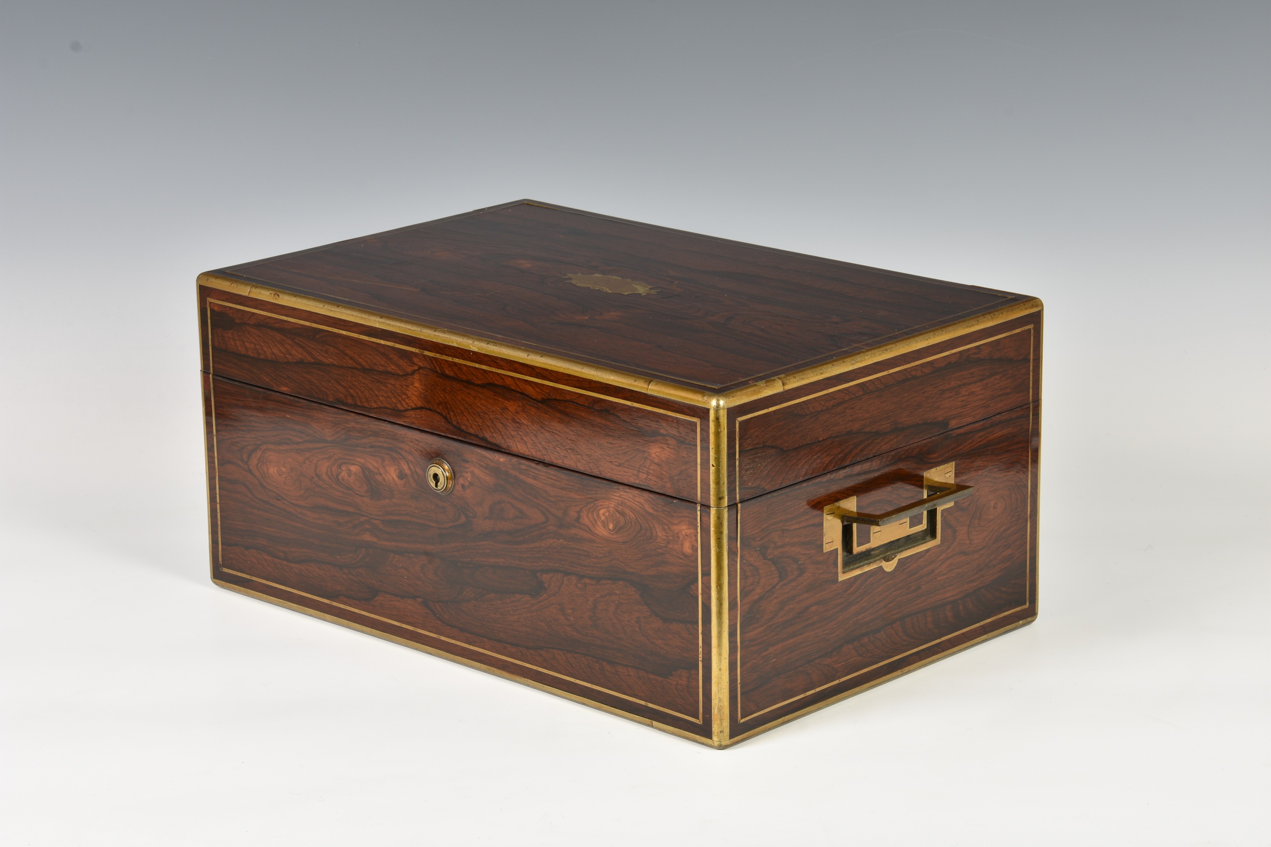A good quality George IV brass bound rosewood jewellery box, by L. Leuchars of 38, Piccadilly, - Image 2 of 6