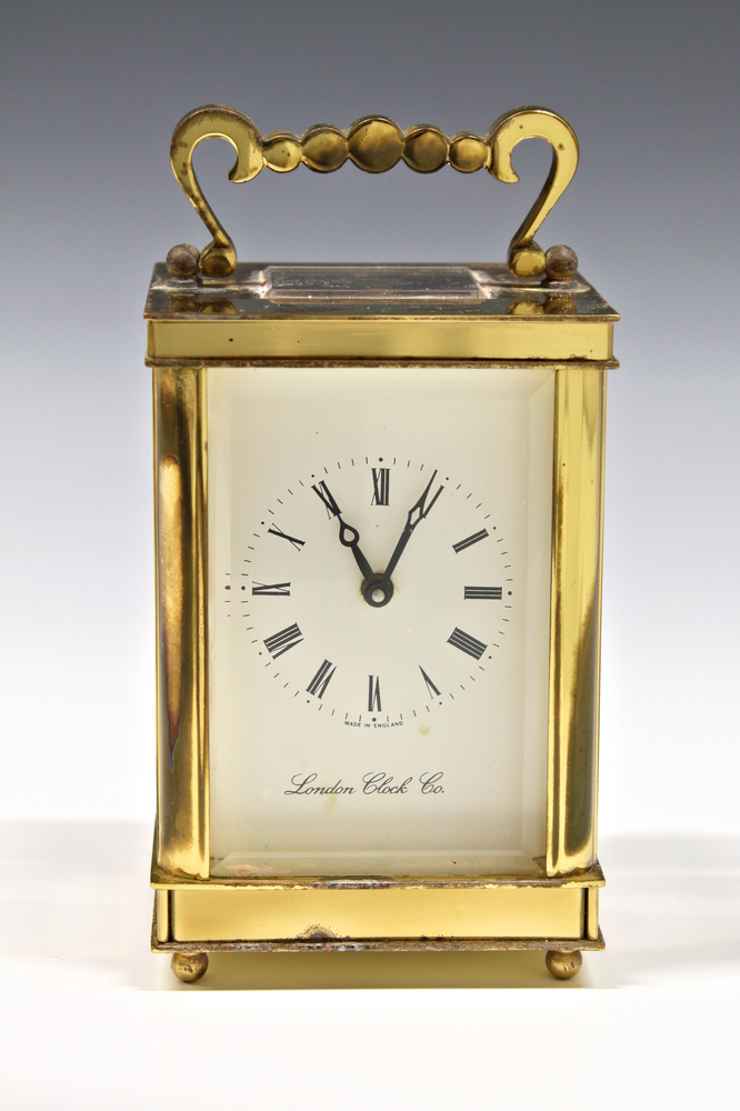 A modern single train brass carriage clock by the London Clock Co. lacquer a/f, with key, winds - Image 2 of 2
